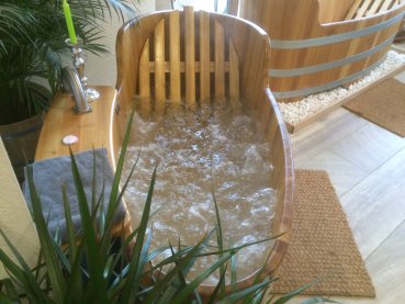 Aiblinger Moorwandl Whirlpoolanlage, Heizung, Gartenbadewanne, Holzbadewanne, Liegebadewanne, Holzwanne, handgefertigte Holzbadewannen