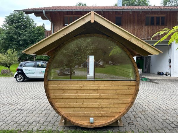 Saunafass mit Panorama Glasscheibe, Satteldach & Elektro-Ofen.